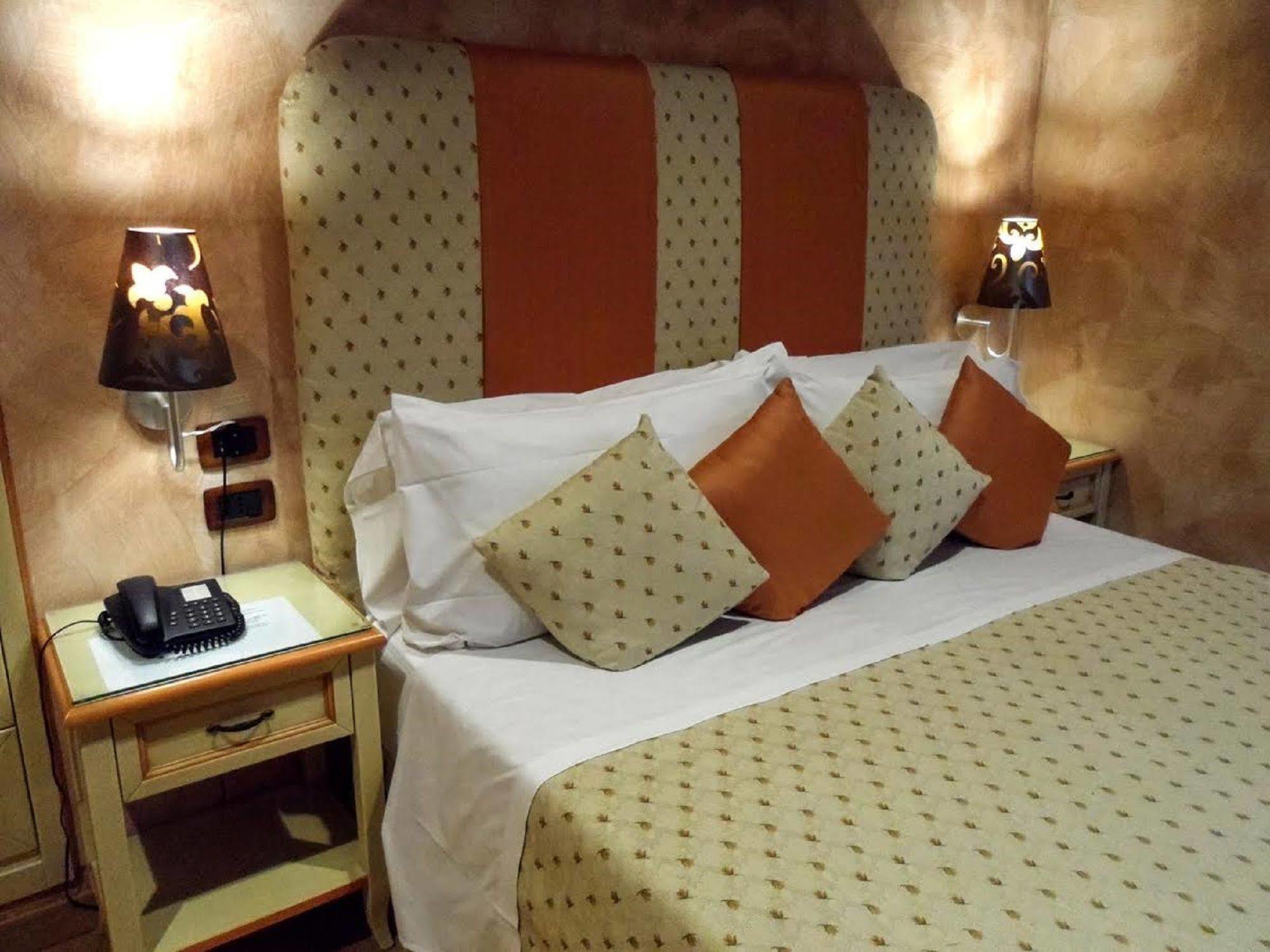 Condotti Rooms Rome Extérieur photo